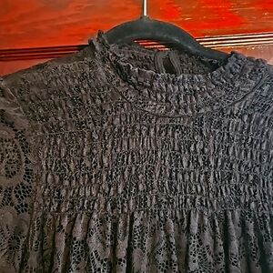 Long-sleeved black high neck